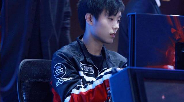 爱尔兰英雄帕罗特含泪接受采访：这就是我们热爱足球的原因