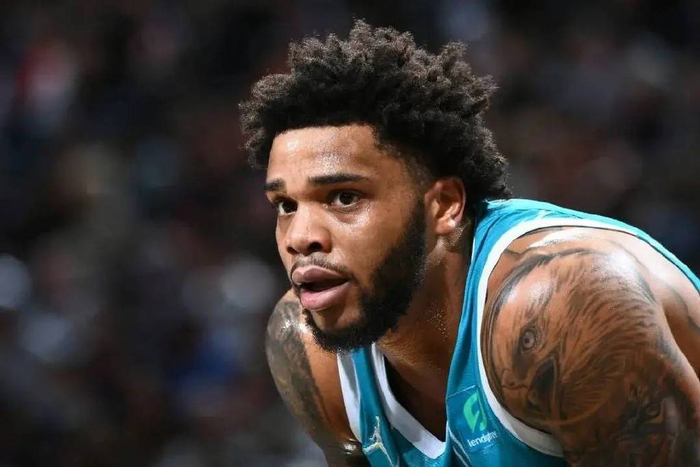 内球员勉强 内球员勉强