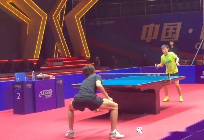 和做出夸张 和做出夸张